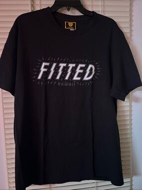 Hawaii Men's Black Graphic Tee
